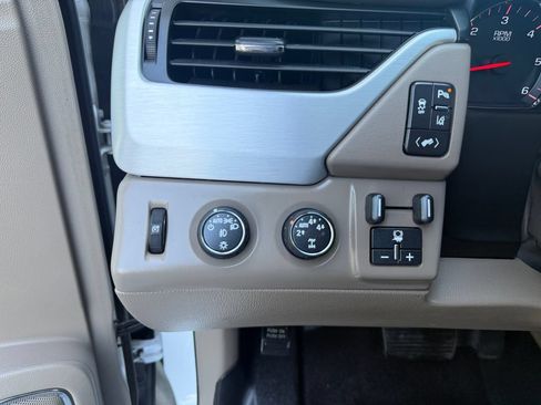Used 2015 GMC Yukon XL SLT w/ Open Road Package AWD/4WD image 30