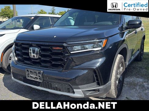 Used 2025 Honda Pilot TrailSport image 1