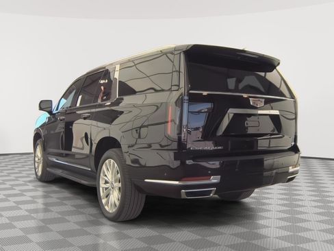 Used 2025 Cadillac Escalade ESV Luxury RWD image 12