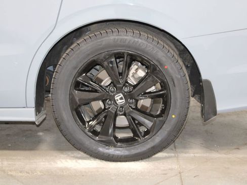 Used 2024 Honda Odyssey Sport image 17