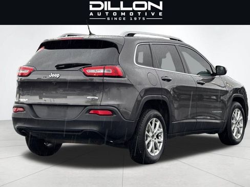 Used 2017 Jeep Cherokee Latitude FWD image 4