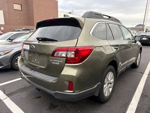 Used 2017 Subaru Outback 2.5i Premium w/ Popular Package #2 AWD/4WD image 3