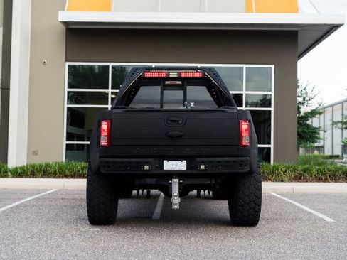 Used 2016 Ford F250 Platinum w/ Platinum Package AWD/4WD image 4