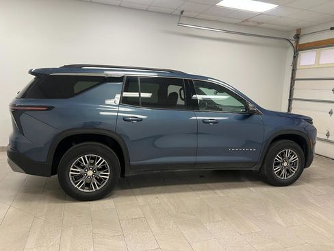 Used 2025 Chevrolet Traverse LT FWD image 10