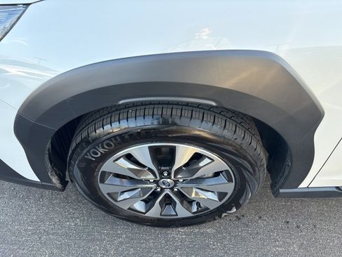 Certified 2025 Subaru Outback Limited XT image 8