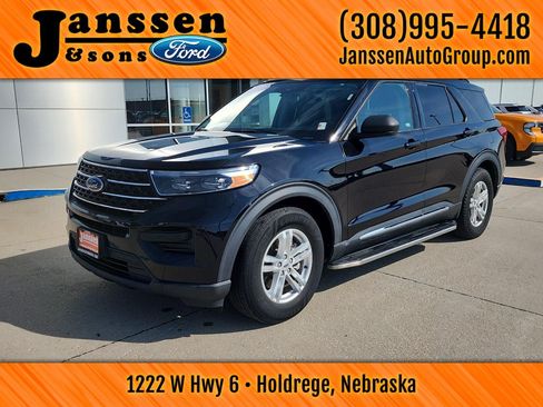 Used 2021 Ford Explorer XLT RWD image 2