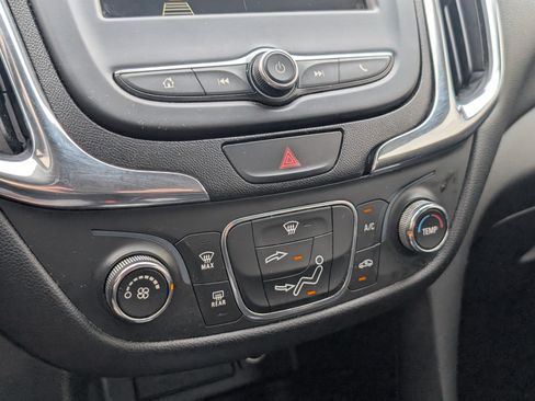 Used 2019 Chevrolet Equinox LT FWD image 17
