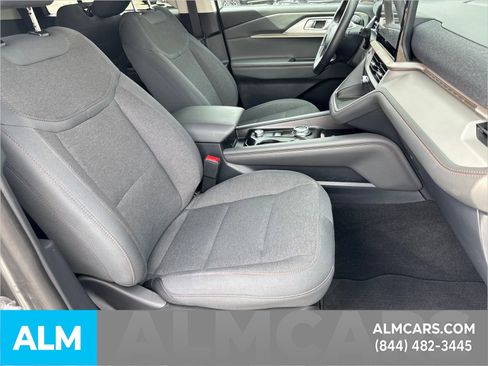 Used 2025 Ford Explorer Active RWD image 15