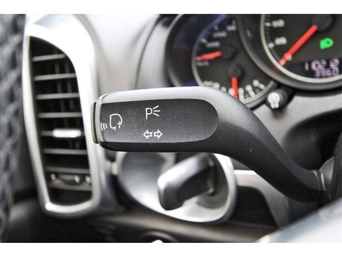 Used 2017 Porsche Cayenne Platinum Edition image 13