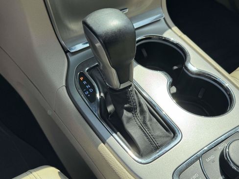 Used 2019 Jeep Grand Cherokee Limited w/ Luxury Group II AWD/4WD image 8