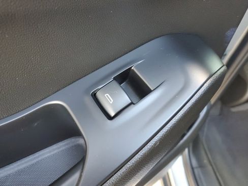 Used 2023 Chevrolet Traverse LT image 18