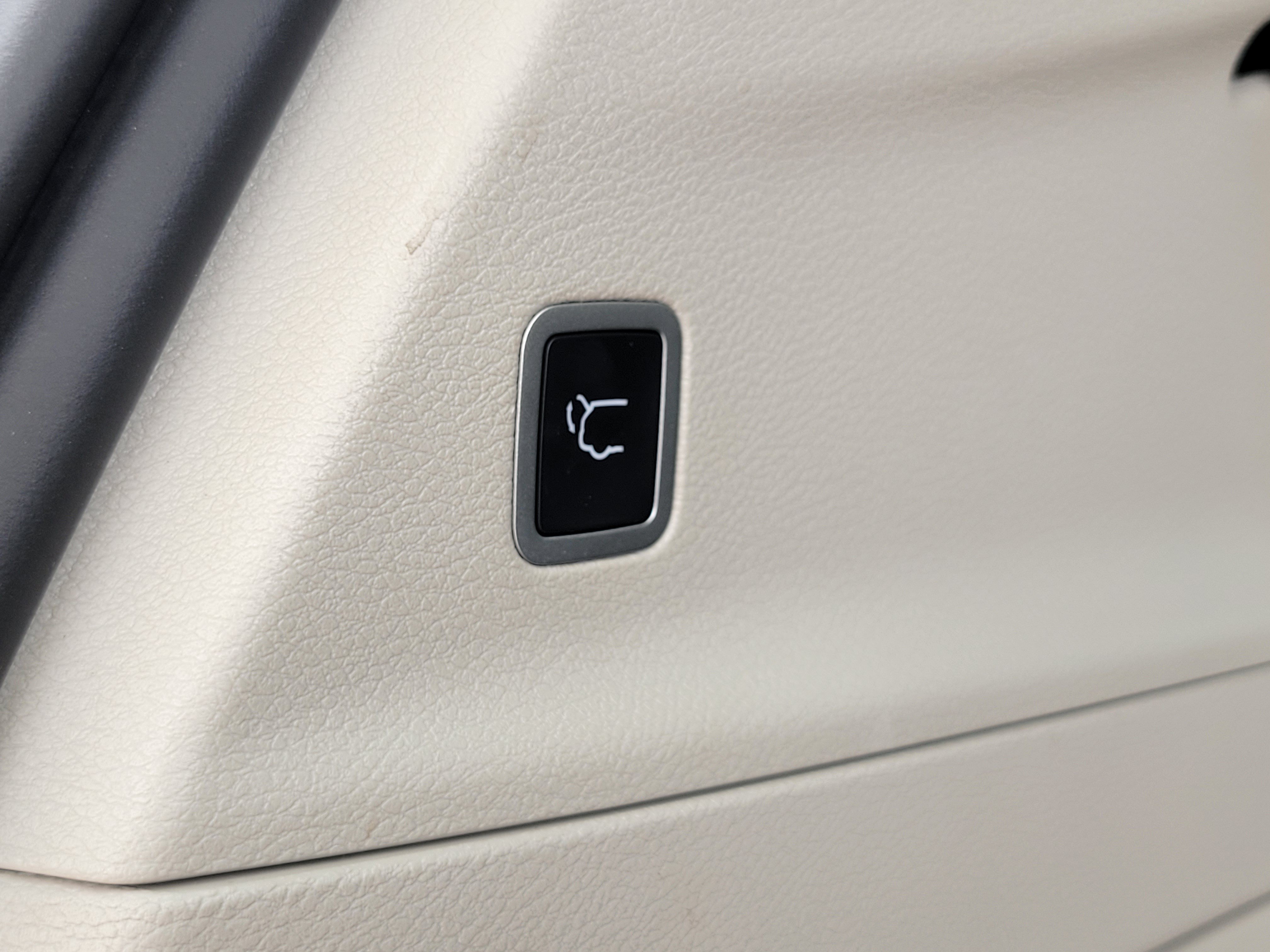 Used 2024 Chrysler Pacifica Touring-L FWD image 22