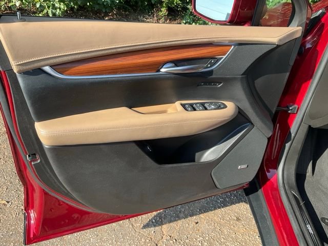 Used 2018 Cadillac XT5 Platinum AWD/4WD image 5
