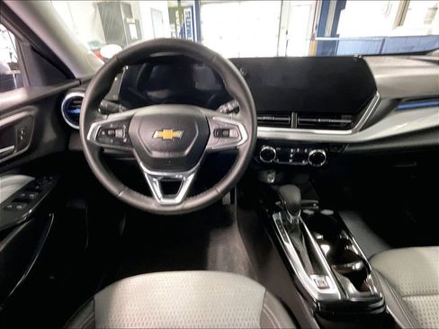 Used 2025 Chevrolet Trax LT w/ Driver Confidence Package FWD image 17