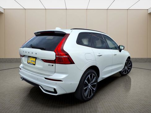 Used 2023 Volvo XC60 B5 Plus w/ Protection Package Premier image 23