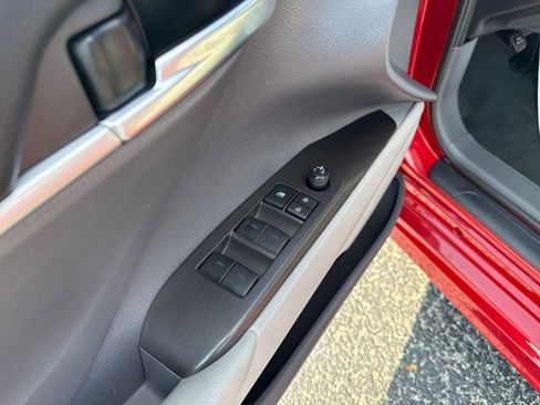 Used 2022 Toyota Camry SE image 14