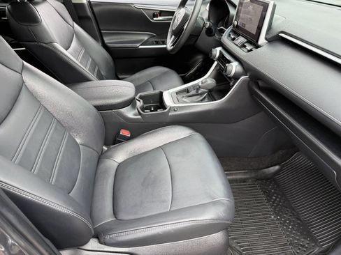 Used 2023 Toyota RAV4 XLE Premium image 12