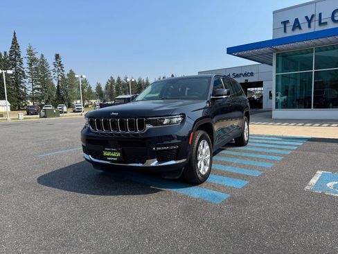 Used 2023 Jeep Grand Cherokee L Limited w/ Luxury Tech Group II image 3