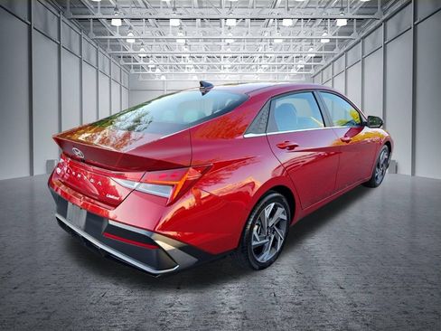 Used 2025 Hyundai Elantra Limited FWD image 9
