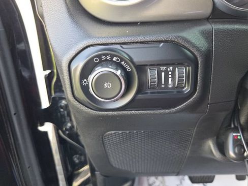 Used 2020 Jeep Wrangler Unlimited Sahara AWD/4WD image 26