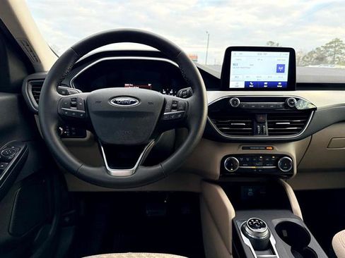 Used 2022 Ford Escape SE w/ SE Sport Appearance Package image 26