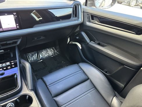 Used 2025 Porsche Cayenne E-Hybrid Coupe image 16