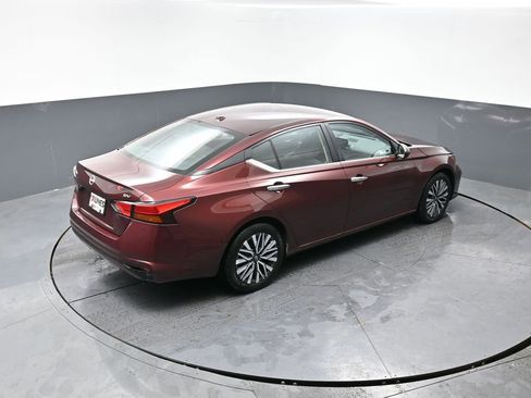 Used 2024 Nissan Altima 2.5 SV image 39
