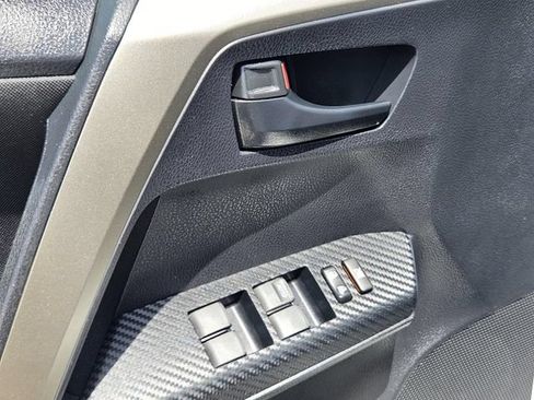 Used 2013 Toyota RAV4 XLE FWD image 19