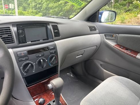 Used 2004 Toyota Corolla LE FWD image 12