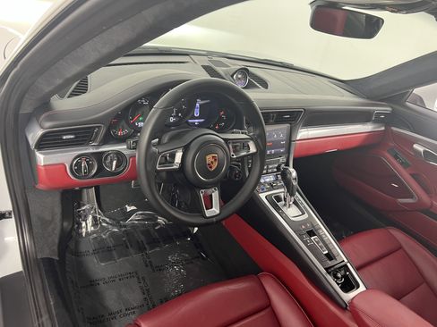 Certified 2017 Porsche 911 Carrera RWD image 4