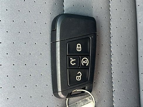 Used 2025 Volkswagen Jetta SE image 29