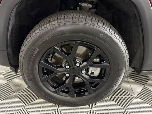 Certified 2025 Jeep Grand Cherokee L Altitude image 11