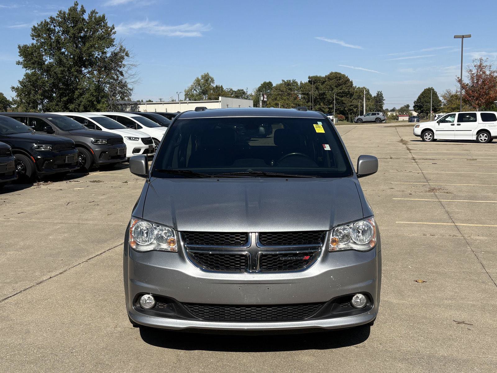 Used 2020 Dodge Grand Caravan SXT FWD image 3