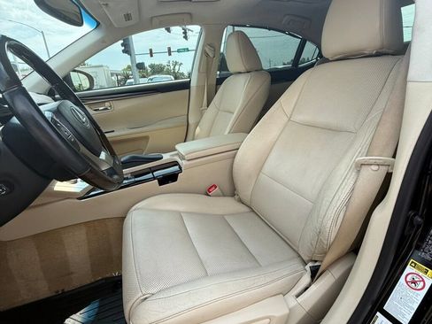 Used 2014 Lexus ES 350 w/ Ultra Luxury Package FWD image 19