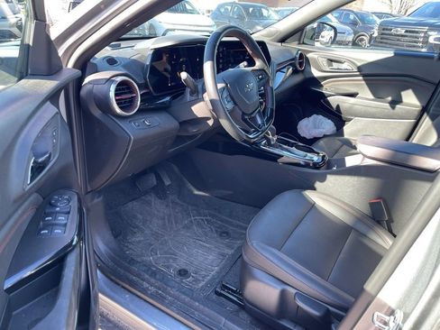 Used 2025 Chevrolet Trax RS w/ Driver Confidence Package image 5