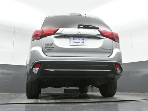 Used 2018 Mitsubishi Outlander SEL AWD/4WD image 35
