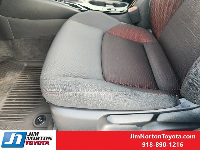 Used 2025 Toyota Corolla SE w/ SE Premium Package FWD image 26