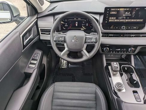 New 2026 Mitsubishi Outlander SE FWD image 16