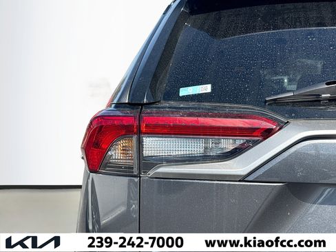 Used 2021 Toyota RAV4 Limited image 10