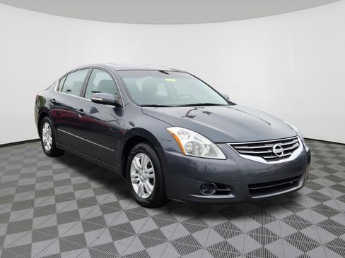 Used 2011 Nissan Altima 2.5 S w/ Convenience Pkg FWD image 1