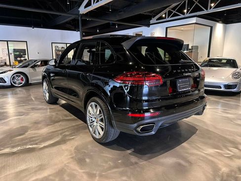 Used 2018 Porsche Cayenne AWD/4WD image 3