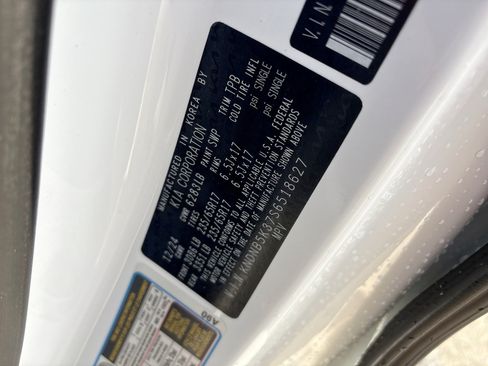 Used 2025 Kia Carnival FWD image 25