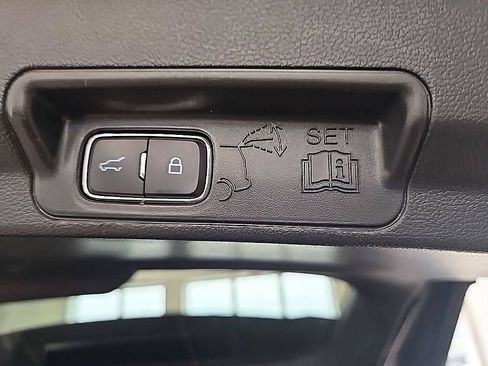 Used 2024 Ford Explorer XLT w/ Equipment Group 202A AWD/4WD image 29