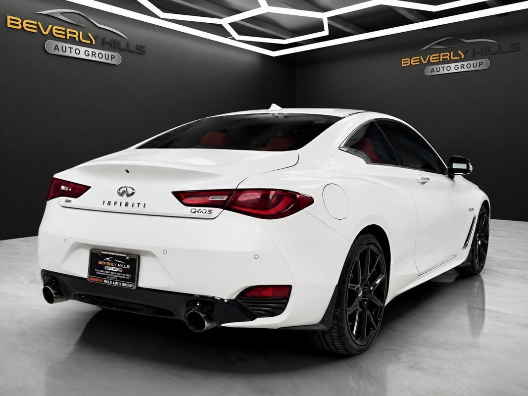 Used 2019 INFINITI Q60 Red Sport 400 AWD/4WD image 5