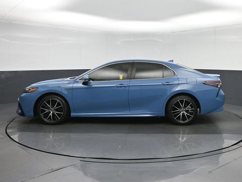 Used 2024 Toyota Camry SE w/ Convenience Package FWD image 4