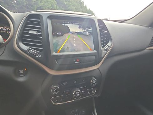 Used 2017 Jeep Cherokee Limited image 19