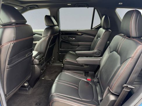 Used 2025 Honda Pilot TrailSport image 18