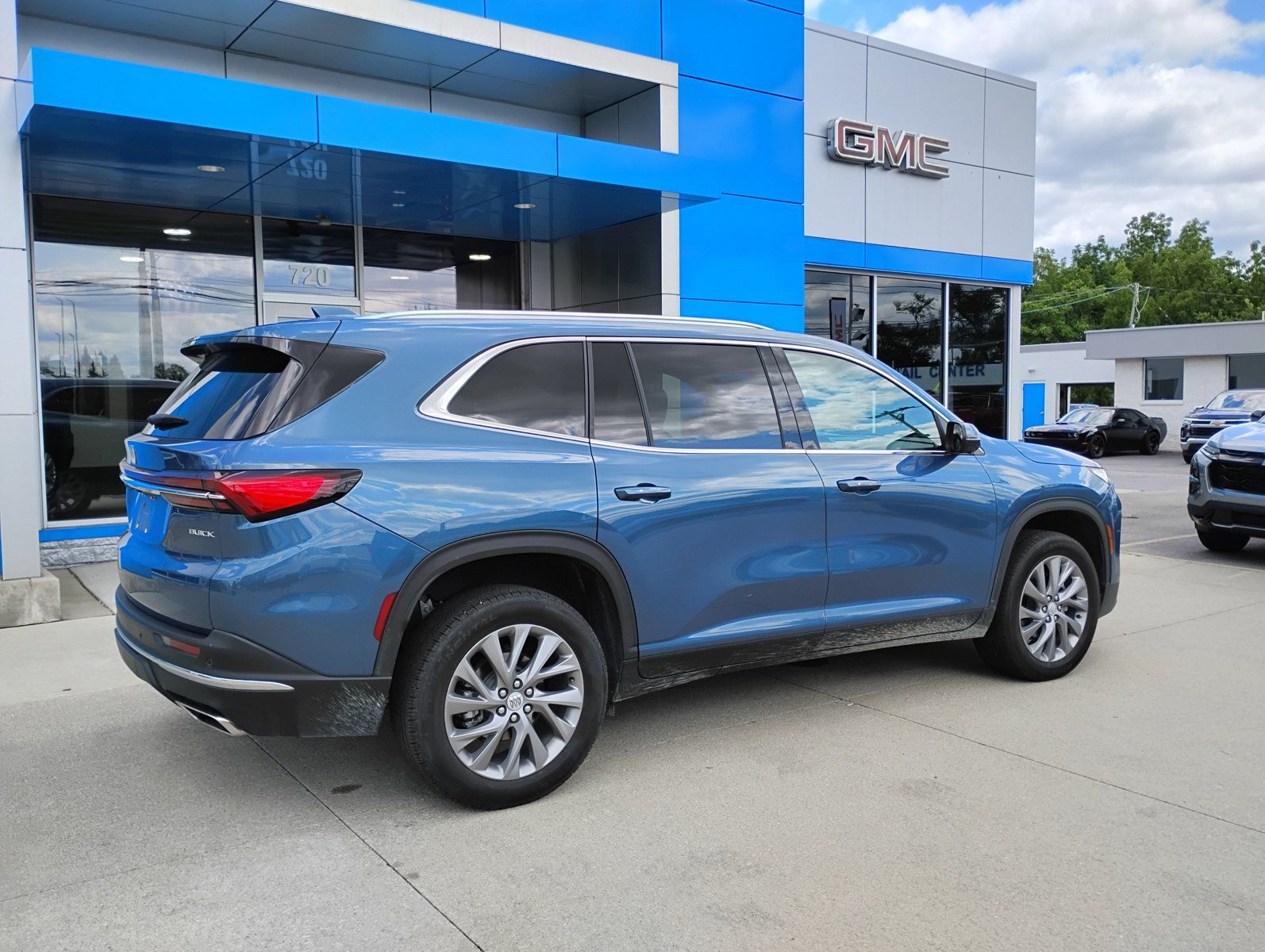 Used 2025 Buick Enclave Preferred FWD image 6