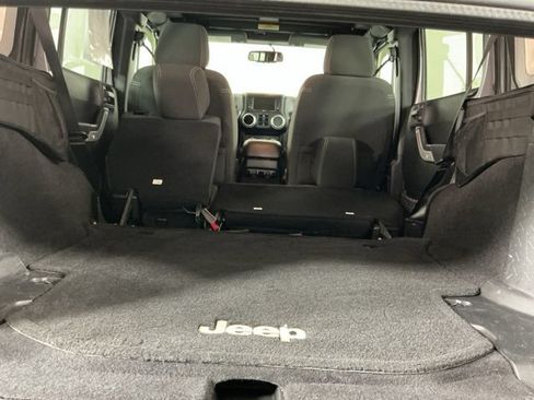 Used 2015 Jeep Wrangler Unlimited Rubicon w/ Connectivity Group AWD/4WD image 24