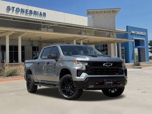 Used 2025 Chevrolet Silverado 1500 LT Trail Boss w/ Convenience Package II AWD/4WD image 2